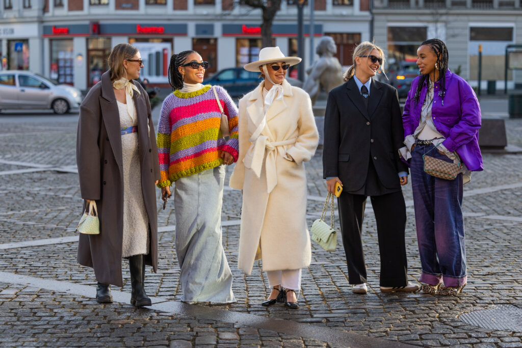5 femei daneze îmbrăcate modern la Săptămâna Modei de la Copenhaga