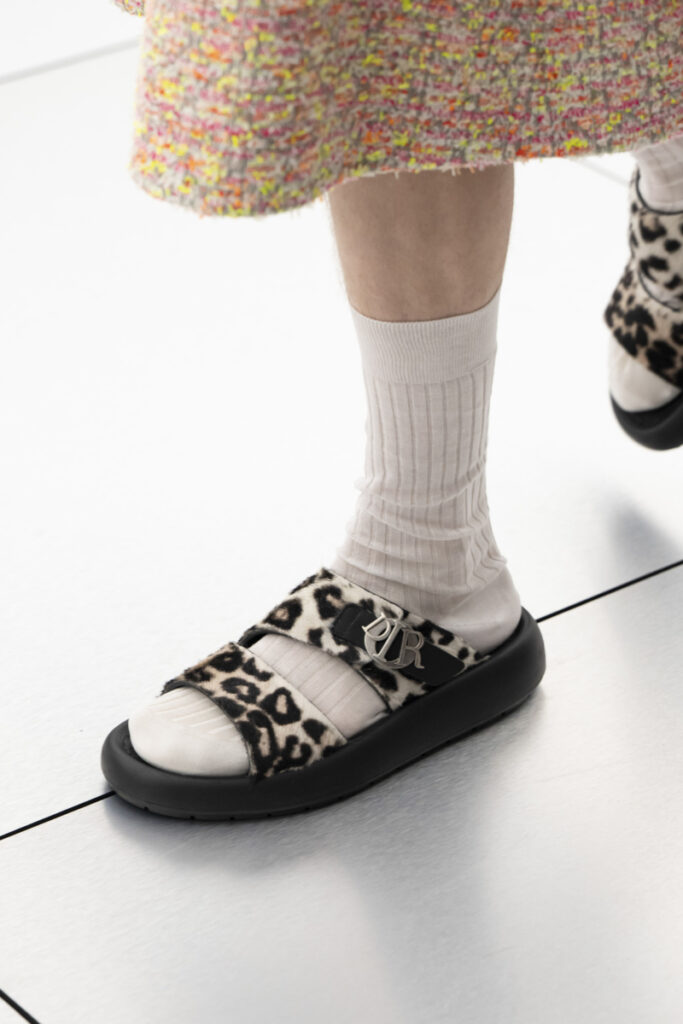 [Pantofi la modă pentru bărbați în primăvara-vara 2024]: șlapi