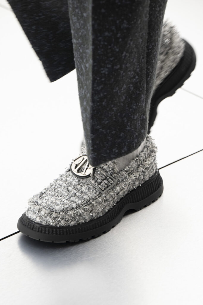 [Pantofi la modă pentru bărbați în primăvara-vara 2024]: mocasini din tweed