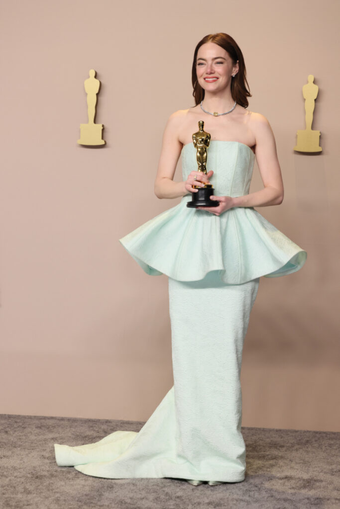 [Creațiile de la Premiile Oscar 2024]: Emma Stone