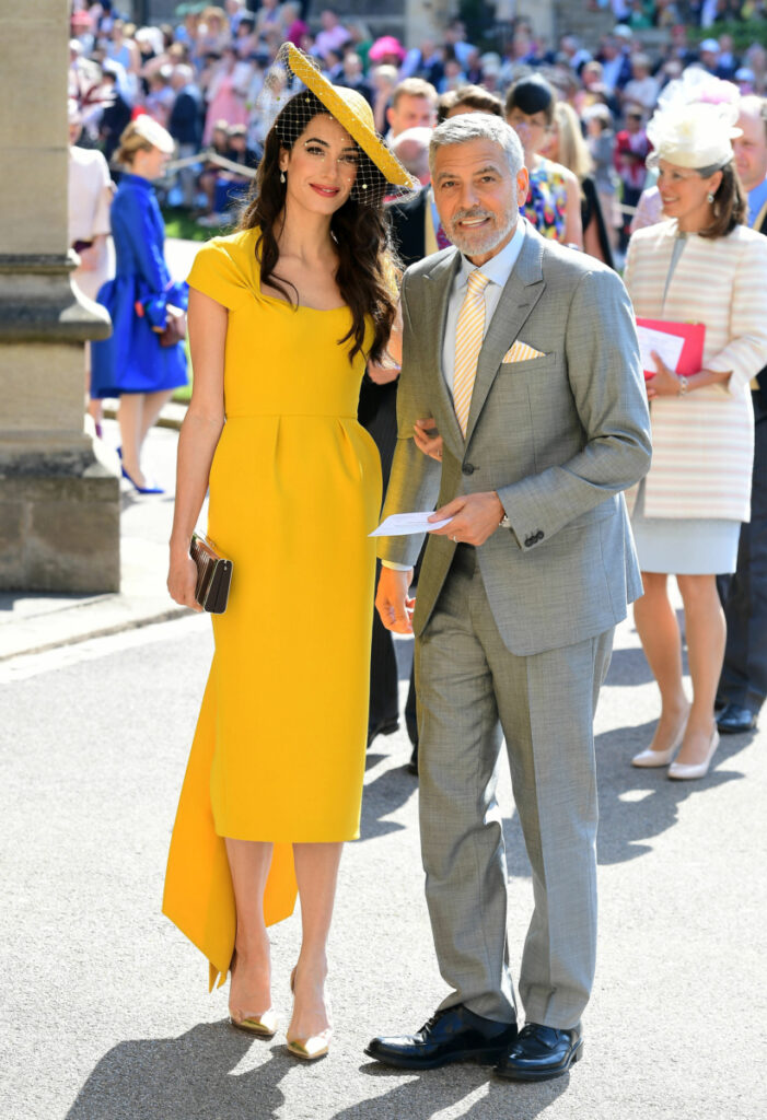 Care este rochia potrivită de nașă potrivită pentru o nuntă - total look galben
