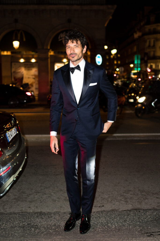 Andres Velencoso Segura într-un costum elegant