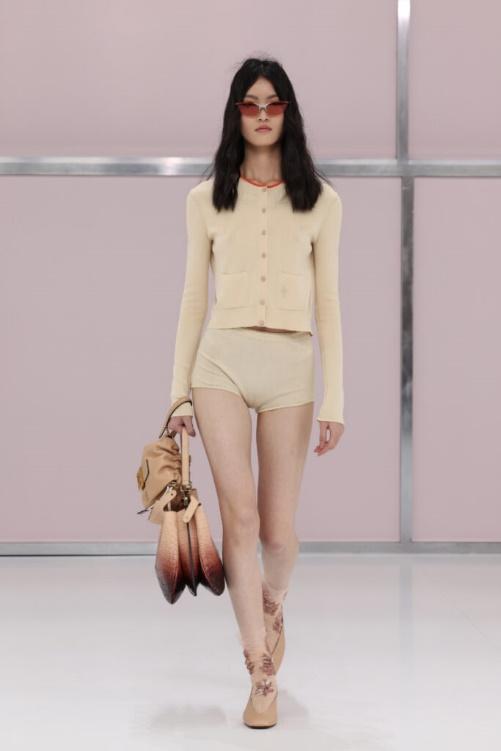 [Tendințe primăvară-vară 2025]: culori pastelate, o prezentare Fendi