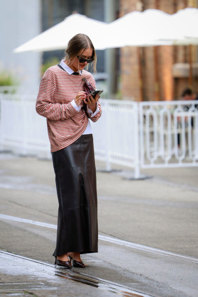 styling de toamnă pentru muncă cu fustă