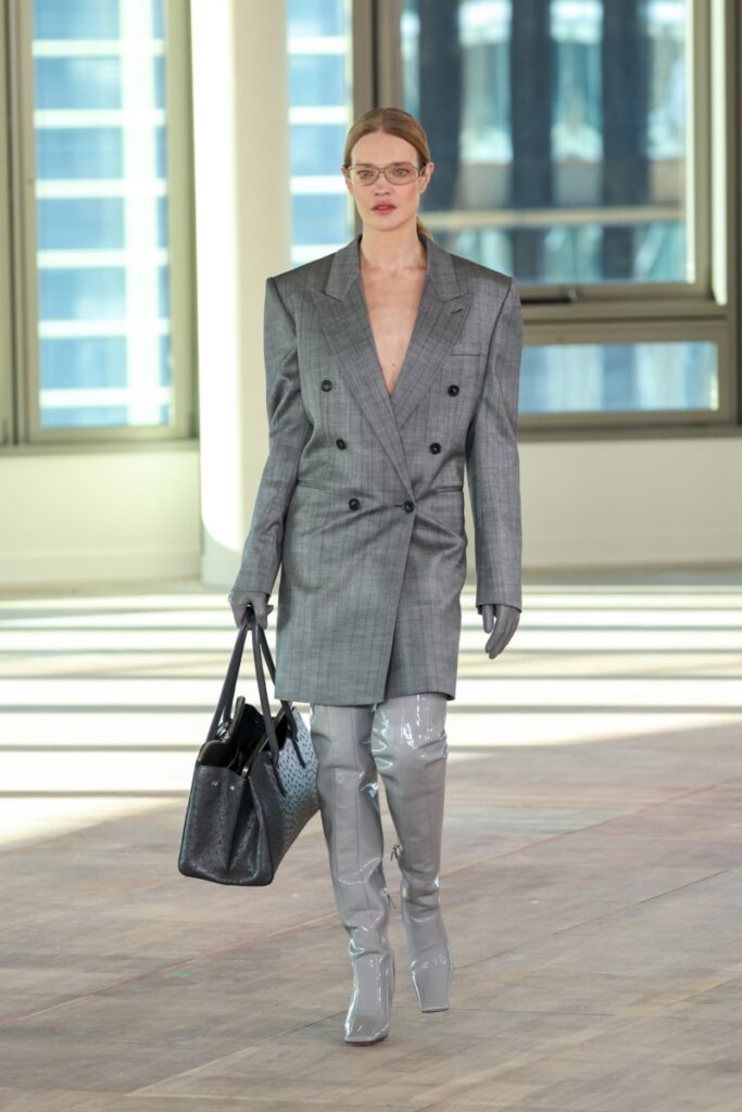 [Pantofi la modă pentru femei toamna-iarna 2025/2026]: vârfuri pătrate și ascuțite