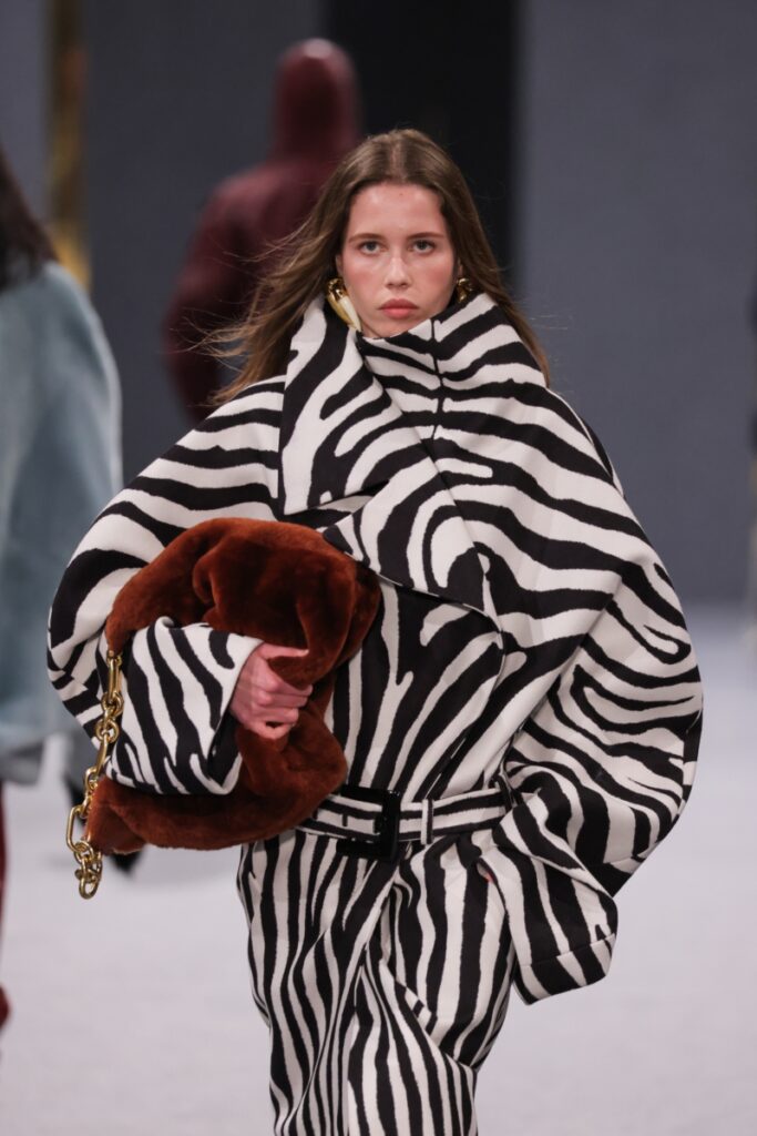 genți de mână la modă pentru toamna-iarna 2025/2026, prezentarea Balmain