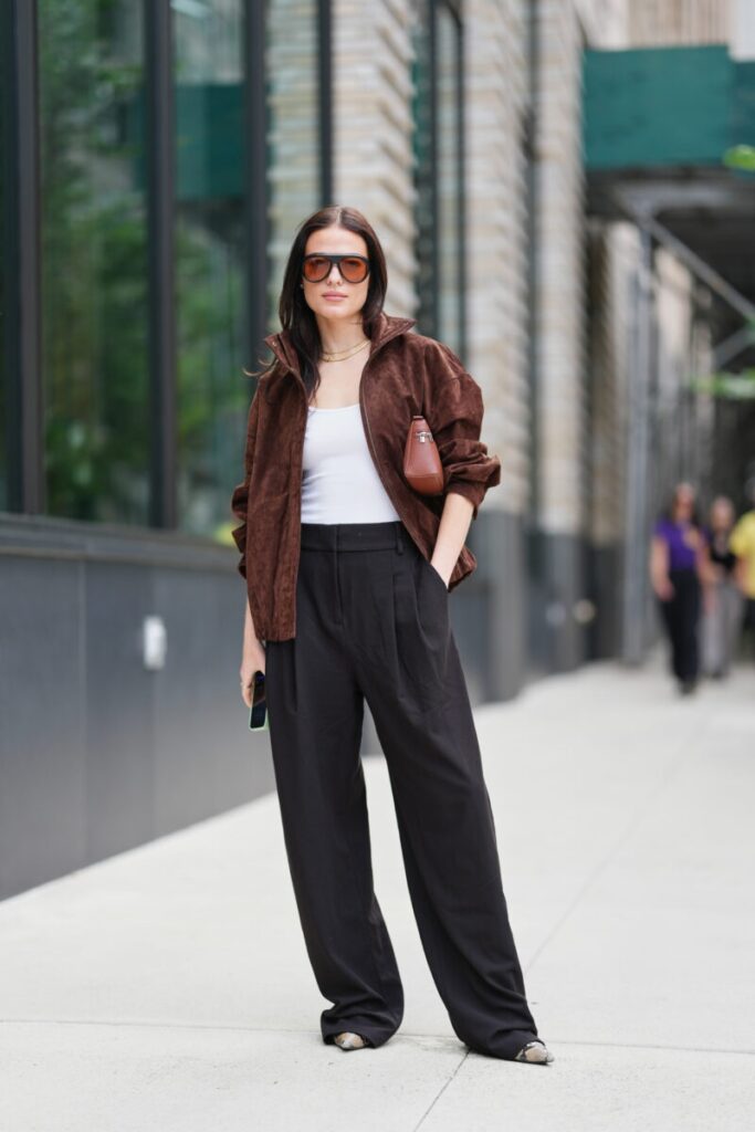 Black Friday 2025, pantaloni clasici din țesătură neagră