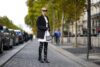 Influencerul Leonie Hanne purtând o jachetă cu o rochie