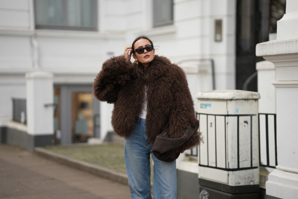 paltoane scurte din blană la modă