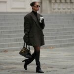 pulover cu guler înalt negru pentru femei