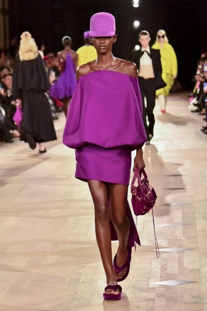 culori la modă pentru primăvara-vara 2026: vânătă