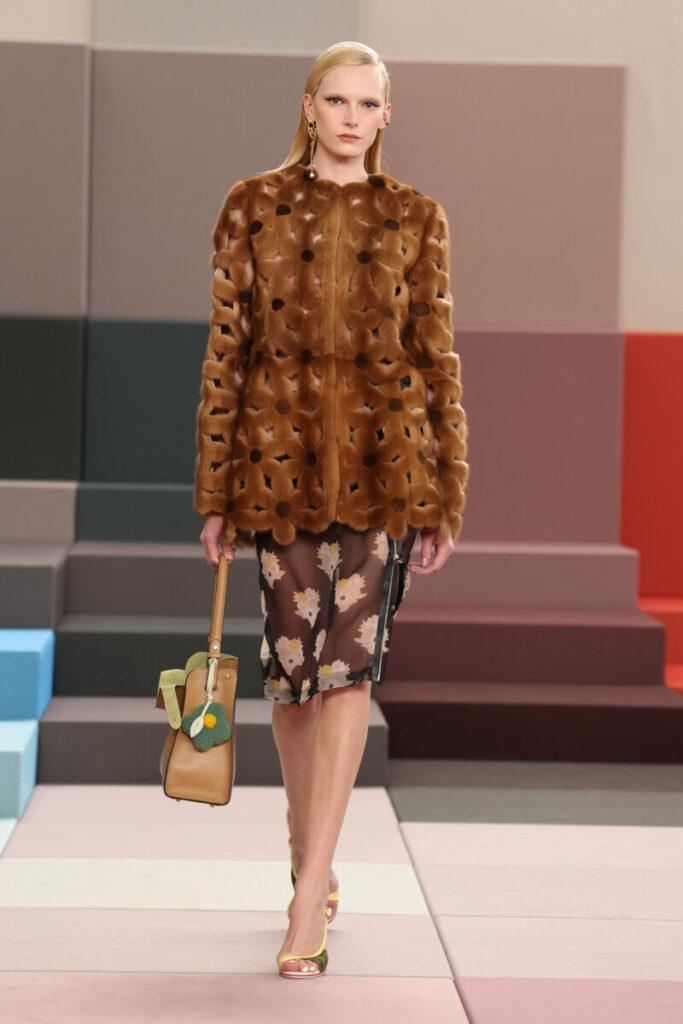 [Tendințe în moda pentru 2026]: flori de la cap până în picioare