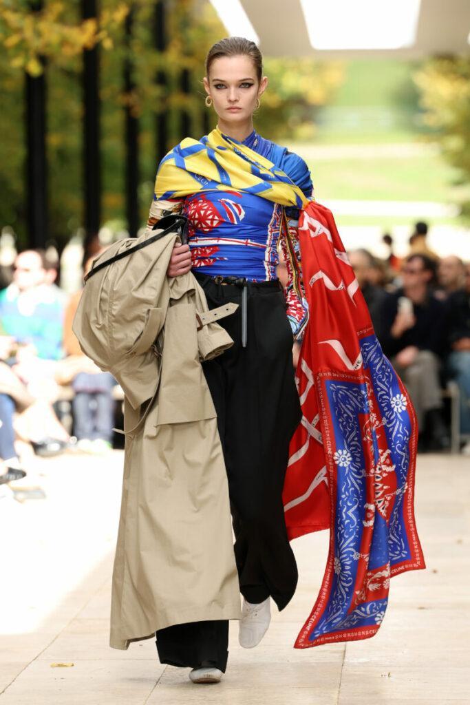 [Tendințe în modă 2026]: eșarfe – un accesoriu care ocupă locul central