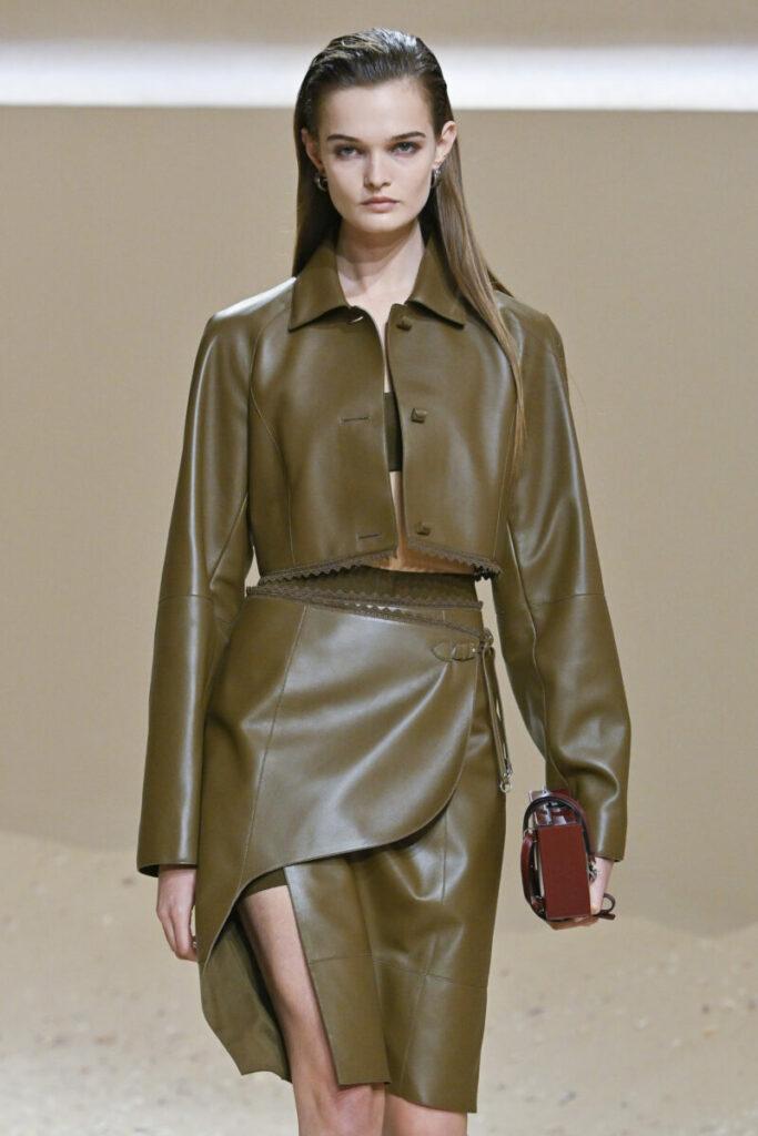 [Tendințe în modă 2026]: ținute complet din piele